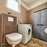 Sandro Apartman