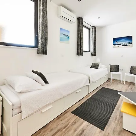Sandro Apartment Vilanija
